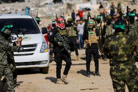 Hamas Transfers Israeli Hostages - Gaza