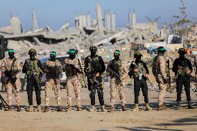 Hamas Transfers Israeli Hostages - Gaza