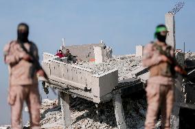 Hamas Transfers Israeli Hostages - Gaza