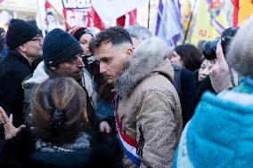 Kurdish People Demonstrate To Protest Over Far-Right Attack - Paris