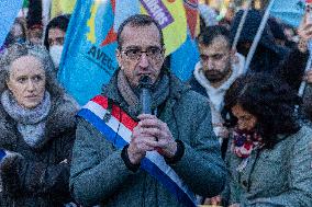 Kurdish People Demonstrate To Protest Over Far-Right Attack - Paris