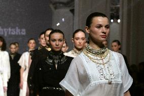 Khrystyna Rachytska presents new collection at UFW in Kyiv