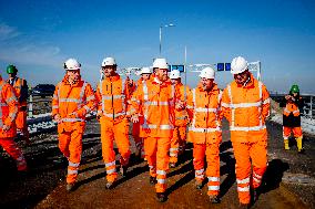 King Willem-Alexander visits the renovation of A16 - Rotterdam
