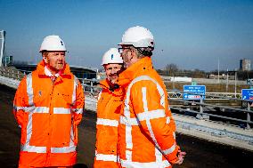 King Willem-Alexander visits the renovation of A16 - Rotterdam
