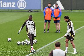CALCIO - UEFA Champions League - Juventus Training