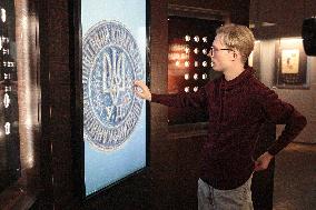 Exhibition at Kyiv War Museum celebrates Ukraines coat of arms