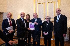 Pensions Report Results At Hotel Matignon - Paris