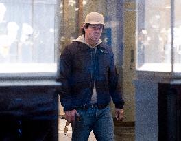 Mark Wahlberg Shopping - Paris