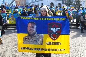 Performance in support of Kremlin prisoners in Kyiv