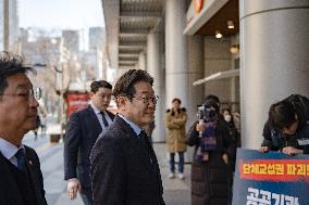 Lee Jae-myung Visits Korean Confederation Of Trade Unions: "Clear Stance On Reducing Working Hours And Four-Day Workweek"