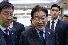 Lee Jae-myung Visits Korean Confederation Of Trade Unions: "Clear Stance On Reducing Working Hours And Four-Day Workweek"