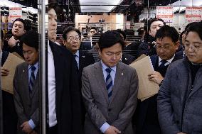 Lee Jae-myung Visits Korean Confederation Of Trade Unions: "Clear Stance On Reducing Working Hours And Four-Day Workweek"