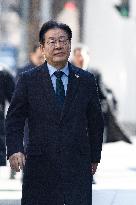 Lee Jae-myung Visits Korean Confederation Of Trade Unions: "Clear Stance On Reducing Working Hours And Four-Day Workweek"