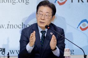 Lee Jae-myung Visits Korean Confederation Of Trade Unions: "Clear Stance On Reducing Working Hours And Four-Day Workweek"