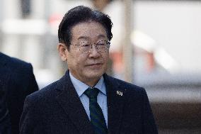 Lee Jae-myung Visits Korean Confederation Of Trade Unions: "Clear Stance On Reducing Working Hours And Four-Day Workweek"