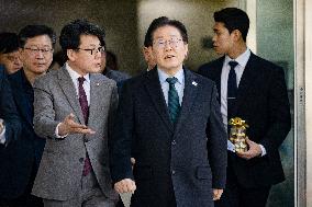 Lee Jae-myung Visits Korean Confederation Of Trade Unions: "Clear Stance On Reducing Working Hours And Four-Day Workweek"