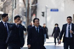 Lee Jae-myung Visits Korean Confederation Of Trade Unions: "Clear Stance On Reducing Working Hours And Four-Day Workweek"