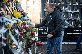 Kyiv pays tribute to Heavenly Hundred Heroes