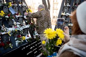 Kyiv pays tribute to Heavenly Hundred Heroes