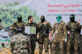 Hamas Hands Over Israeli Hostages To Red Cross - Gaza