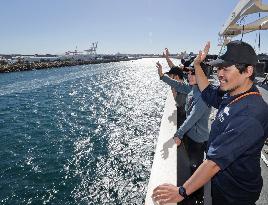 Icebreaker Shirase arrives in Australian port city