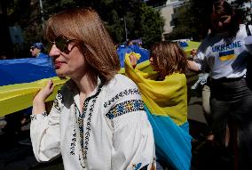 Ukrainian Community In Mexico Marches 3 Years After Russian Attacks In Ukraine