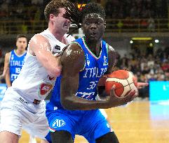 Italy v Hungary - Eurobasket Qualifiers