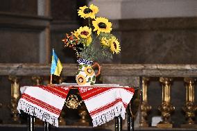 SWEDEN ROYAL COUPLE PEACE PRAYER