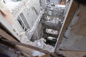 Russian Guided Aircraft Bomb Hit an Apartment Building - Donetsk