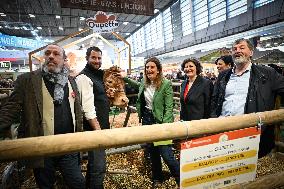 Politicians at Agriculturel Fair - Paris