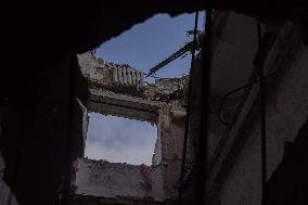 Russian Guided Aircraft Bomb Hit An Apartment Building In Kostiantynivka, Donetsk Region.