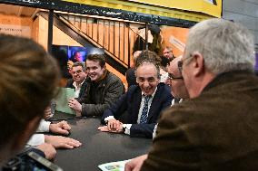 French politicians at the Agricultural Fair in Paris - FA