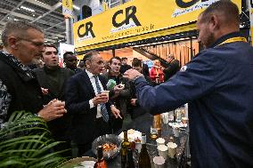 French politicians at the Agricultural Fair in Paris - FA