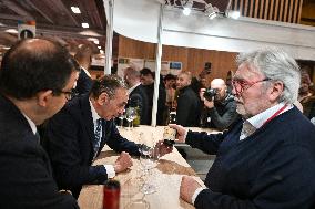 French politicians at the Agricultural Fair in Paris - FA