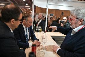 French politicians at the Agricultural Fair in Paris - FA