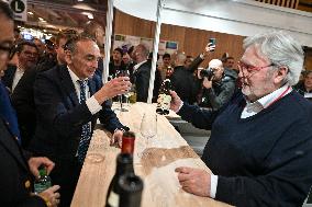 French politicians at the Agricultural Fair in Paris - FA