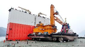 World Third Largest Chinese Submarine Salvage Engineering Ship