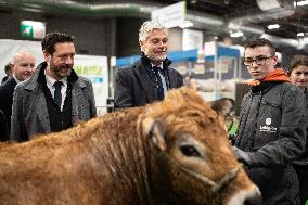 Laurent Wauquiez visits the Agricultural Show - Paris AJ