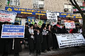 Pro Palestine Protest In Front Of The Islamic Society Of Bayridge In Bayridge Brooklyn New York