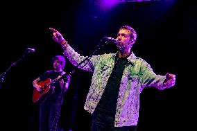 Tom Meighan Performs Live In Milan, Italy