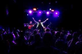 Tom Meighan Performs Live In Milan, Italy