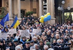 Demonstration for Ukraine in Piazza Mercanti in Milan