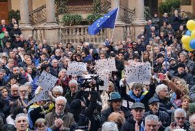 Demonstration for Ukraine in Piazza Mercanti in Milan