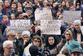 Demonstration for Ukraine in Piazza Mercanti in Milan