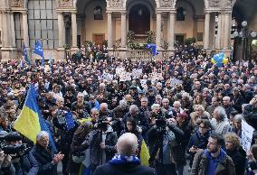 Demonstration for Ukraine in Piazza Mercanti in Milan
