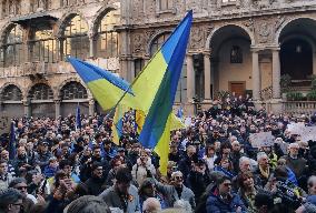 Demonstration for Ukraine in Piazza Mercanti in Milan