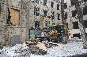 Response effort to Russian drone strike in Kharkiv