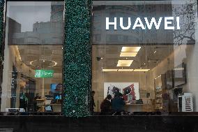 Huawei Store in Shanghai