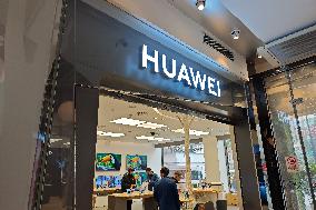 Huawei Store in Shanghai