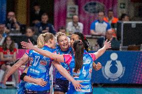 VOLLEY - CEV Cup Women - Igor Gorgonzola Novara vs  THY Istanbul
